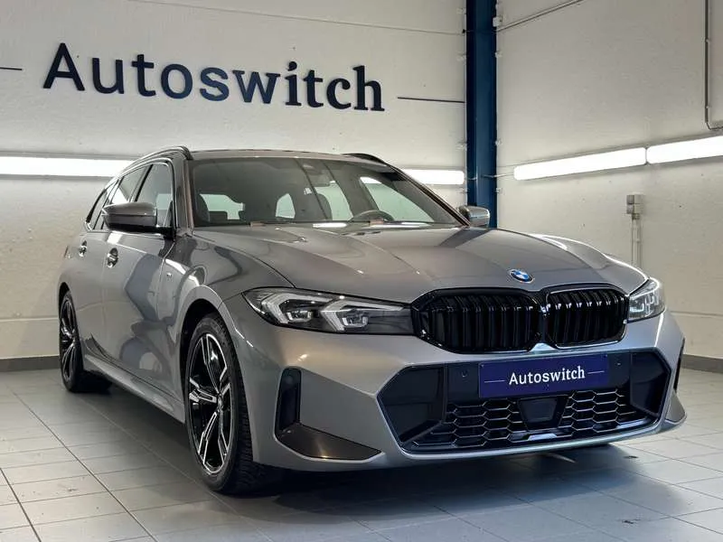 BMW 320 i Touring - M Sport/ActiveCruise/Camera/HiFi/DAB Image 1